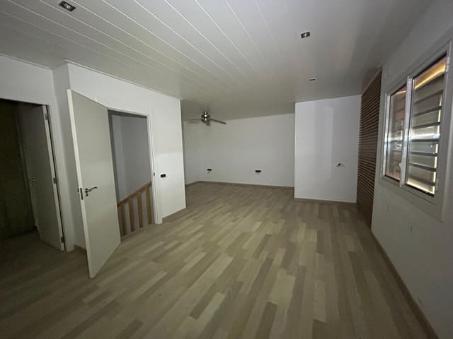 5 chambre Villa/Maison à vendre à Navarcles avec piscine garage - 249 000 € (Ref: 9908408)