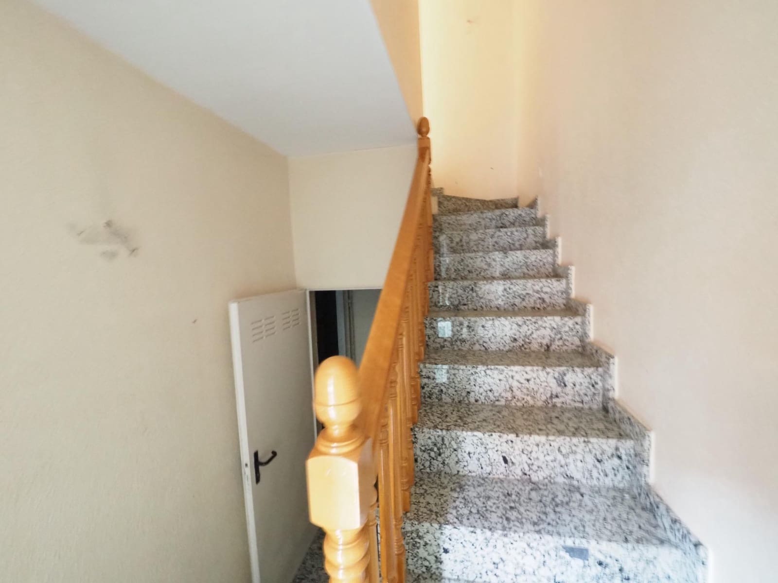 4 bedroom Terraced Villa for sale in Terrassa with garage - € 390,000 (Ref: 9908409)