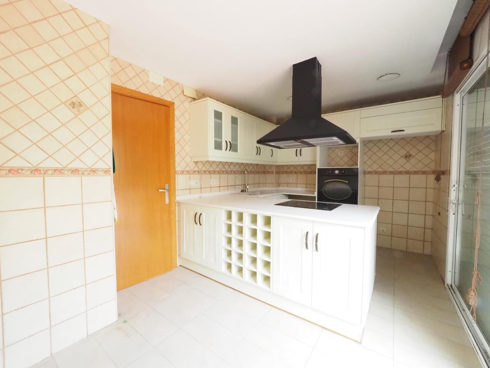 4 bedroom Terraced Villa for sale in Terrassa with garage - € 390,000 (Ref: 9908409)