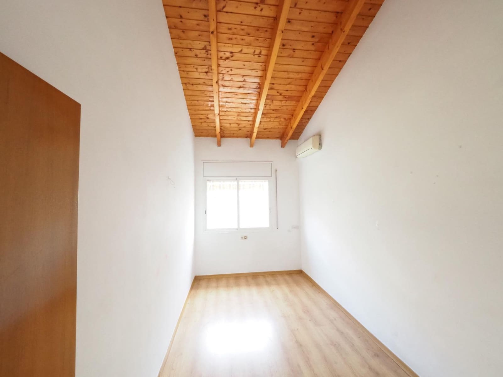 4 bedroom Terraced Villa for sale in Terrassa with garage - € 390,000 (Ref: 9908409)