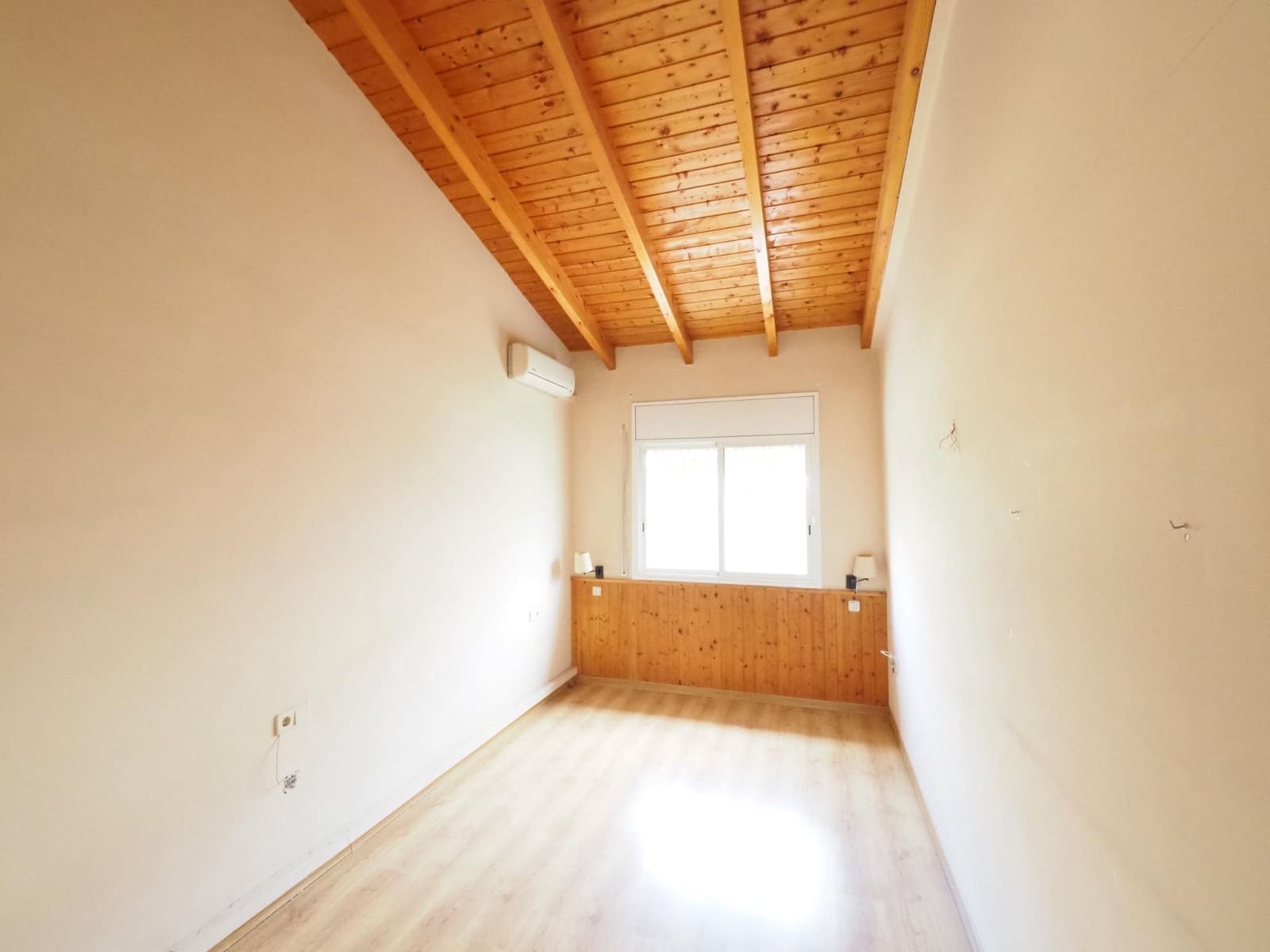 4 bedroom Terraced Villa for sale in Terrassa with garage - € 390,000 (Ref: 9908409)