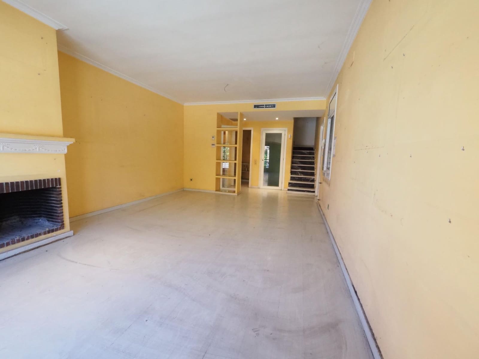 3 bedroom Terraced Villa for sale in El Prat de Llobregat with garage - € 495,000 (Ref: 9908410)