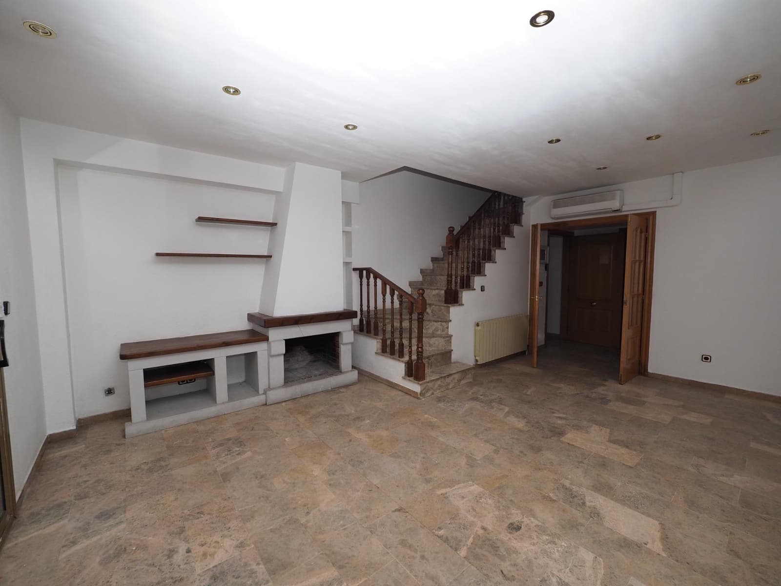 3 slaapkamer Rijtjeshuis te koop in Rubi met garage - € 375.000 (Ref: 9908411)