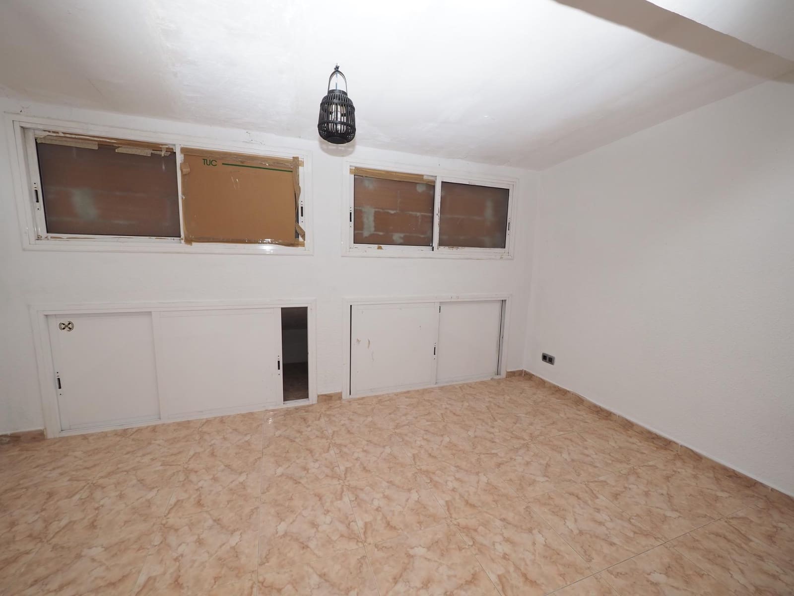 3 slaapkamer Rijtjeshuis te koop in Rubi met garage - € 375.000 (Ref: 9908411)
