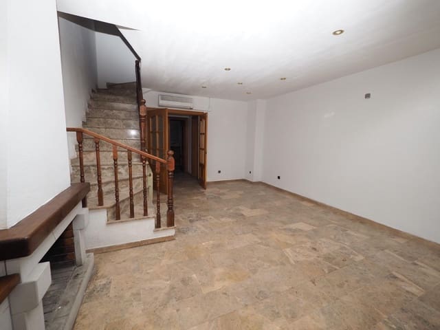 3 slaapkamer Rijtjeshuis te koop in Rubí met garage - € 375.000 (Ref: 9908411)