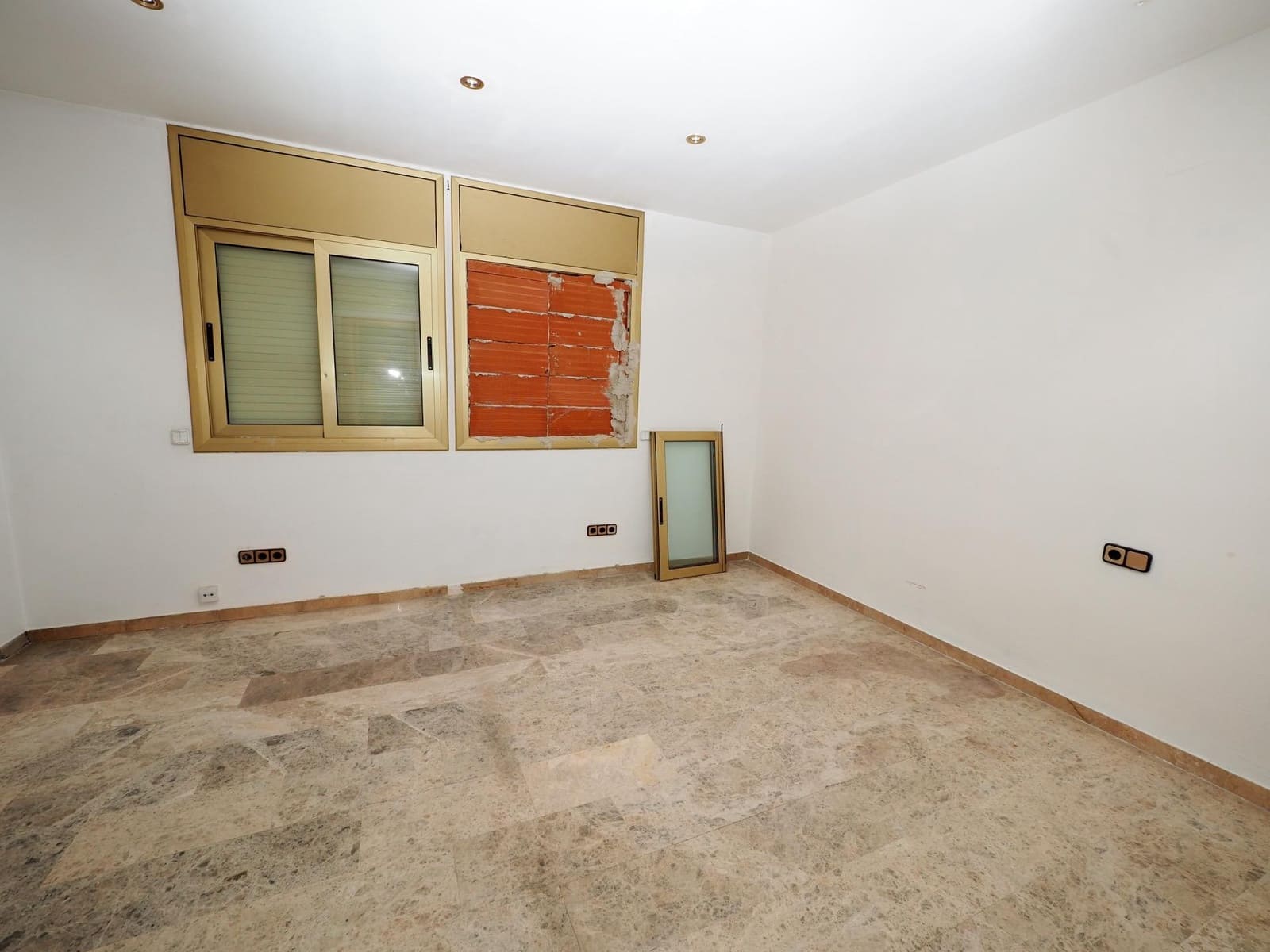 3 slaapkamer Rijtjeshuis te koop in Rubi met garage - € 375.000 (Ref: 9908411)