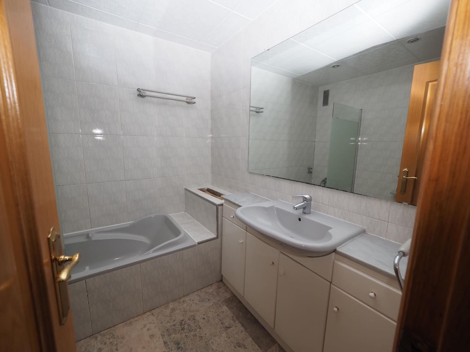 3 slaapkamer Rijtjeshuis te koop in Rubi met garage - € 375.000 (Ref: 9908411)
