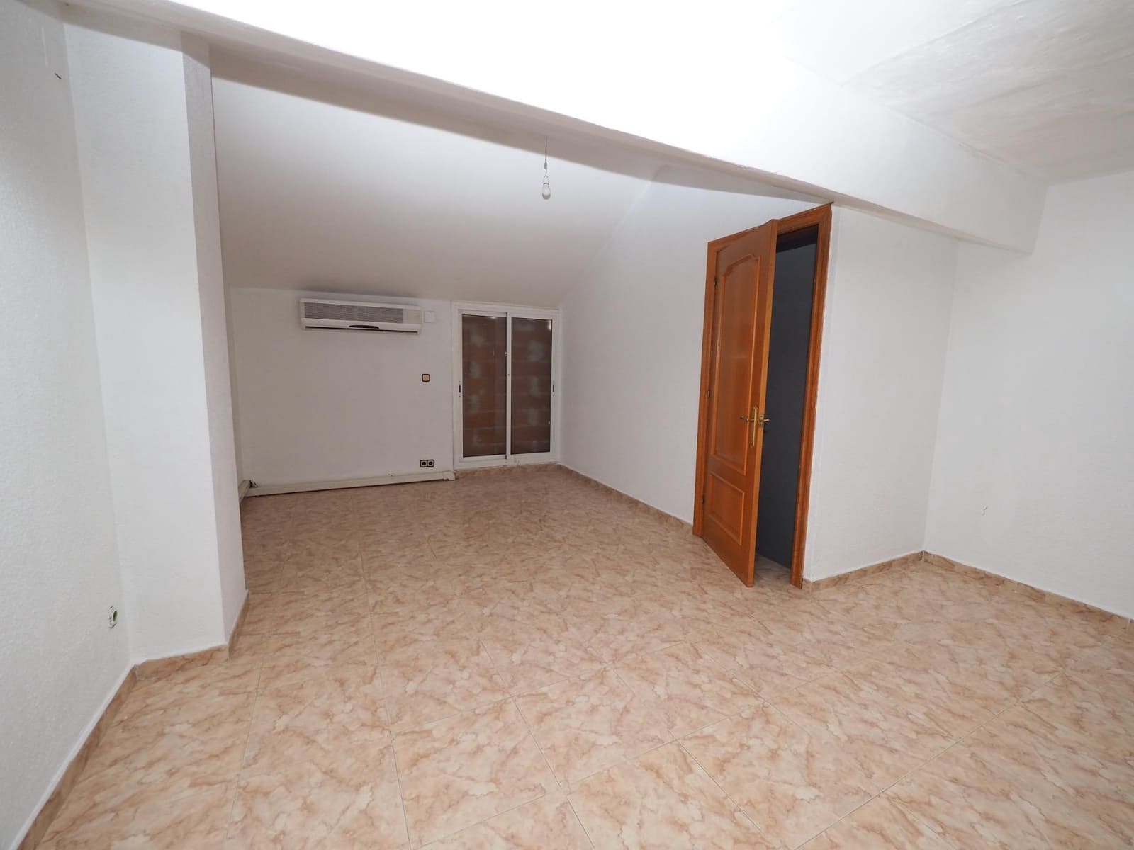 3 slaapkamer Rijtjeshuis te koop in Rubi met garage - € 375.000 (Ref: 9908411)