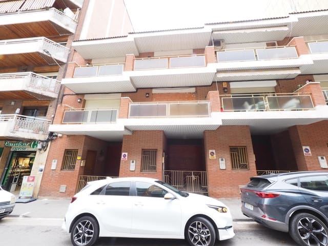 3 slaapkamer Rijtjeshuis te koop in Rubí met garage - € 375.000 (Ref: 9908411)
