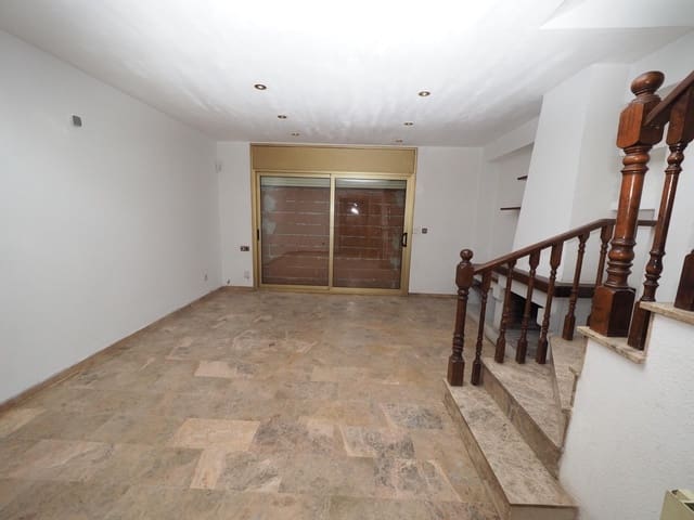 3 slaapkamer Rijtjeshuis te koop in Rubí met garage - € 375.000 (Ref: 9908411)