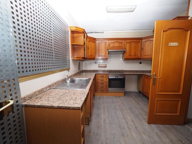 3 slaapkamer Rijtjeshuis te koop in Rubí met garage - € 375.000 (Ref: 9908411)