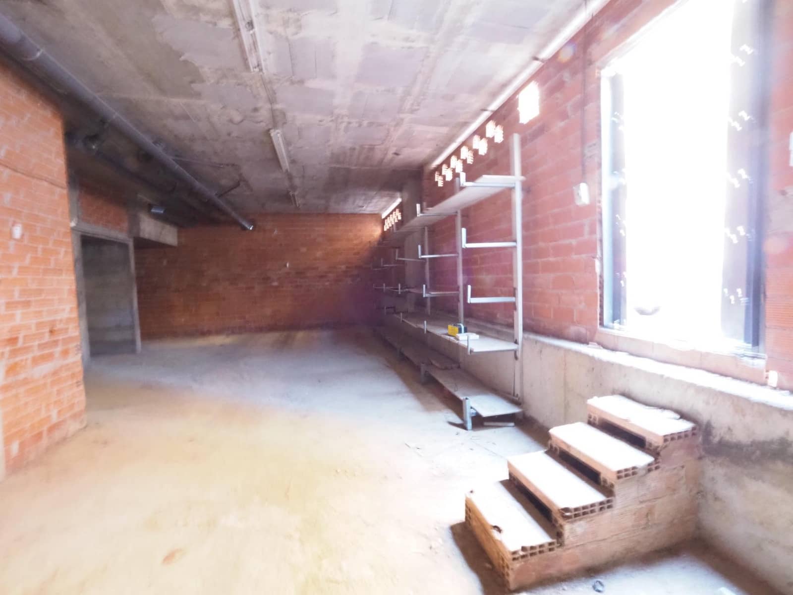 Comercial para venda em Terrassa - 46 200 € (Ref: 9908414)