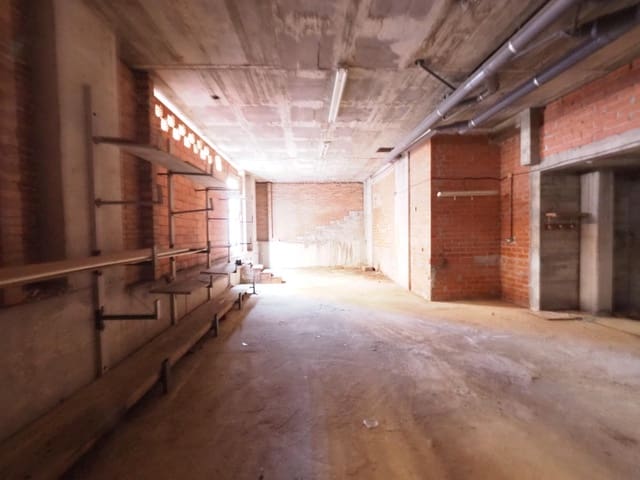 Comercial para venda em Terrassa - 46 200 € (Ref: 9908414)