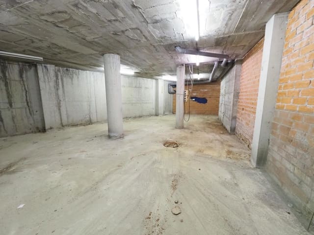 Comercial para venda em Terrassa - 46 200 € (Ref: 9908414)