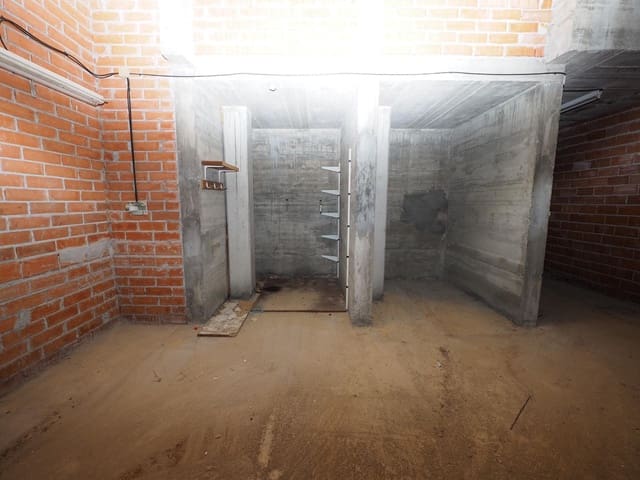 Comercial para venda em Terrassa - 46 200 € (Ref: 9908414)
