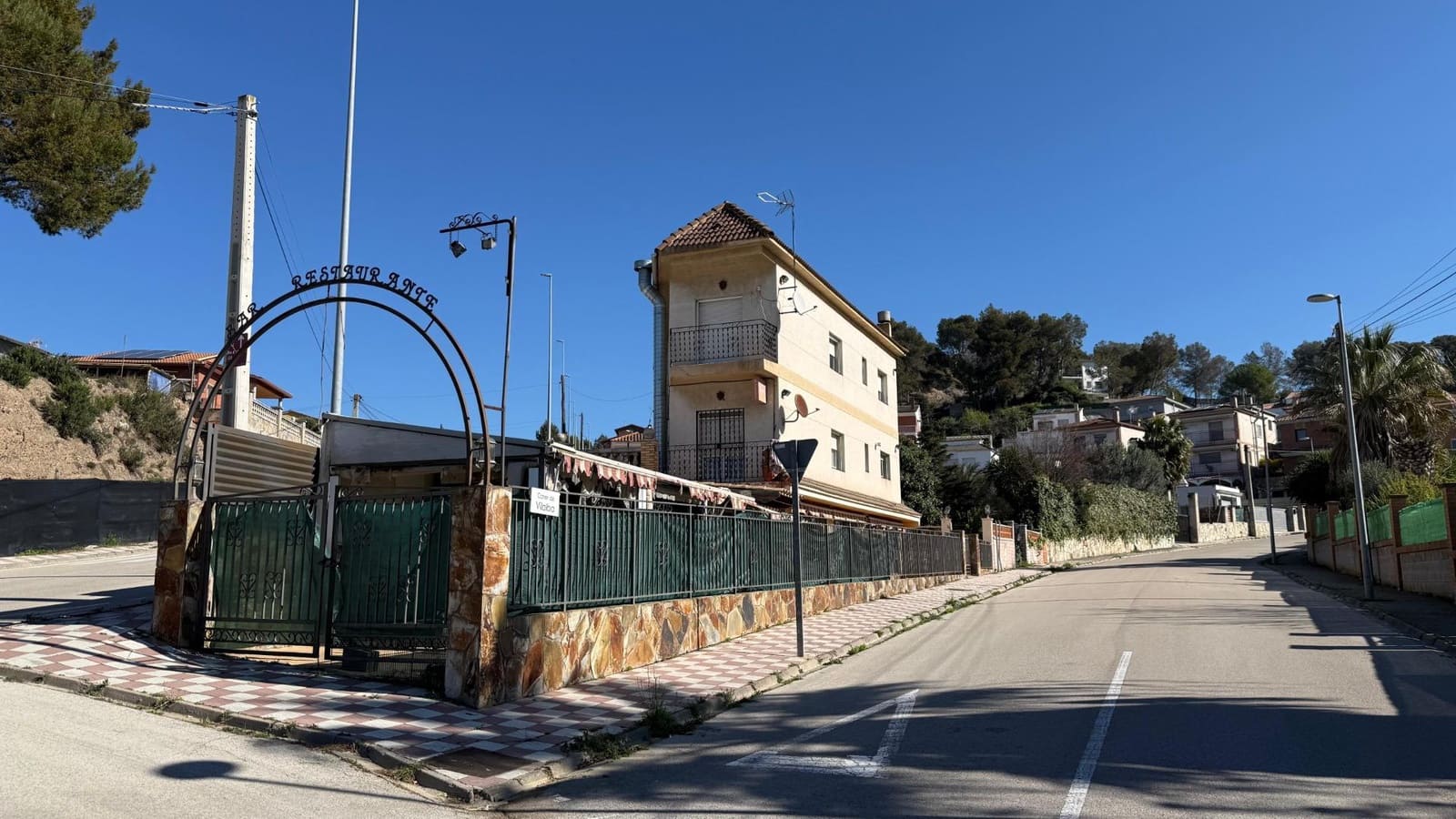 4 Zimmer Villa zu verkaufen in Abrera - 190.000 € (Ref: 9908420)