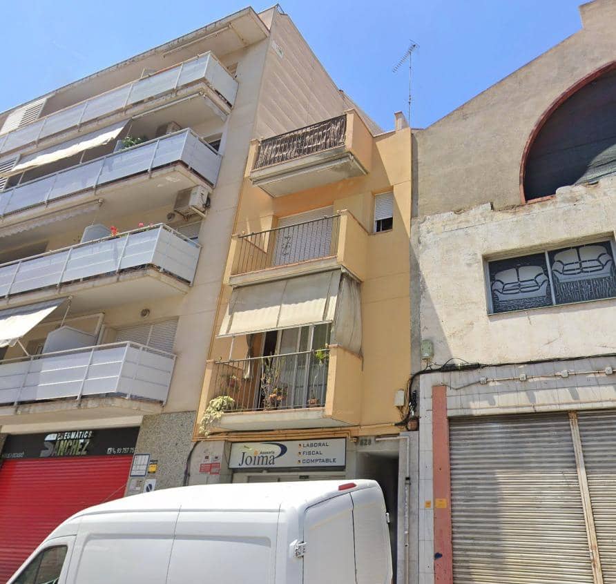 4 bedroom Flat for sale in Mataro - € 275,000 (Ref: 9908422)
