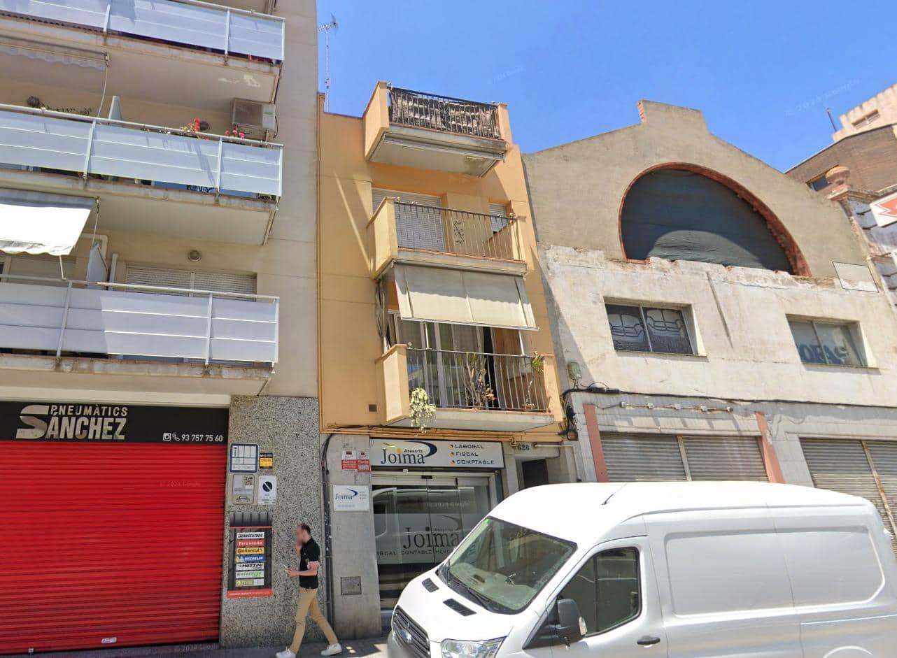 4 bedroom Flat for sale in Mataro - € 275,000 (Ref: 9908422)