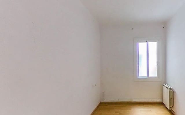 Piso de 3 habitaciones en Barcelona ciudad en venta - 130.500 € (Ref: 9908424)