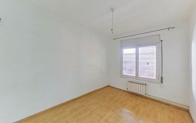 Piso de 3 habitaciones en Barcelona ciudad en venta - 130.500 € (Ref: 9908424)