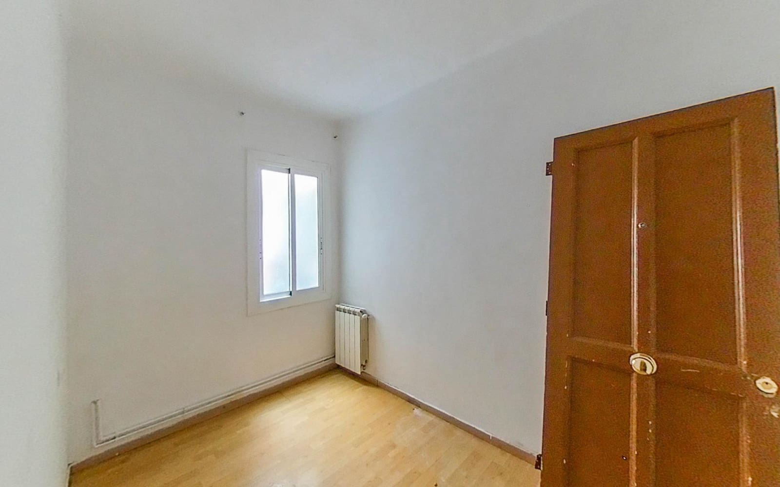 Piso de 3 habitaciones en Barcelona ciudad en venta - 130.500 € (Ref: 9908424)