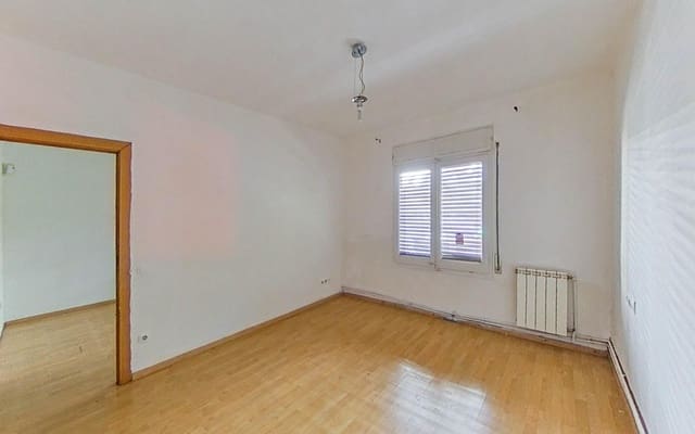 Piso de 3 habitaciones en Barcelona ciudad en venta - 130.500 € (Ref: 9908424)