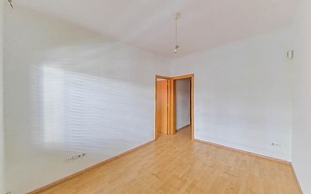 Piso de 3 habitaciones en Barcelona ciudad en venta - 130.500 € (Ref: 9908424)