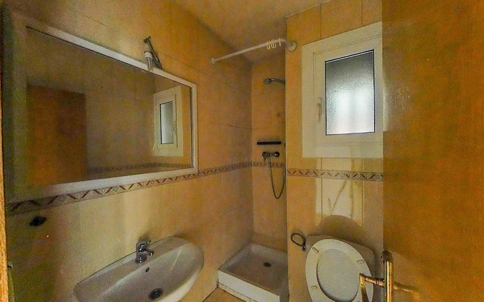 Piso de 3 habitaciones en Barcelona ciudad en venta - 130.500 € (Ref: 9908424)
