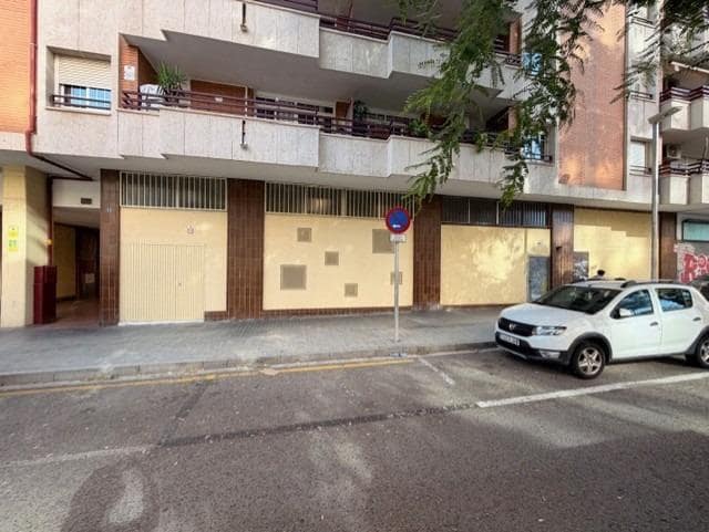 Commercial for sale in L'Hospitalet de Llobregat - € 125,000 (Ref: 9908426)