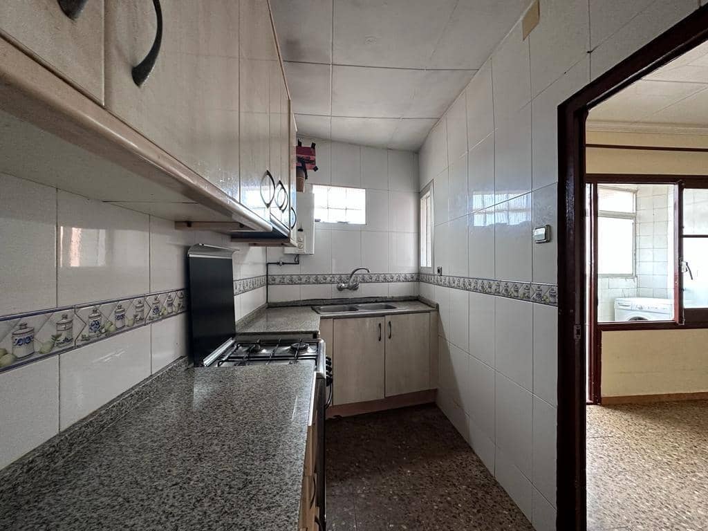 3 soverom Leilighet til salgs i L'Hospitalet de Llobregat - € 125 000 (Ref: 9908427)
