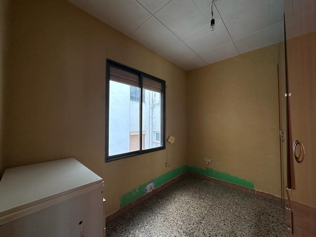 3 soverom Leilighet til salgs i L'Hospitalet de Llobregat - € 125 000 (Ref: 9908427)