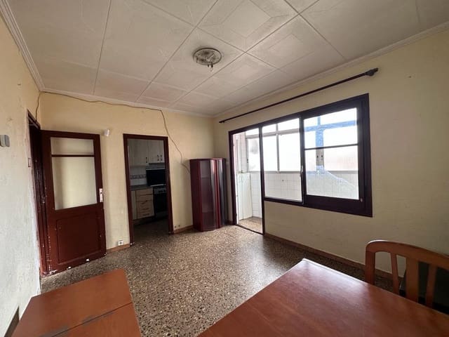 Piso de 3 habitaciones en L'Hospitalet de Llobregat en venta - 125.000 € (Ref: 9908427)