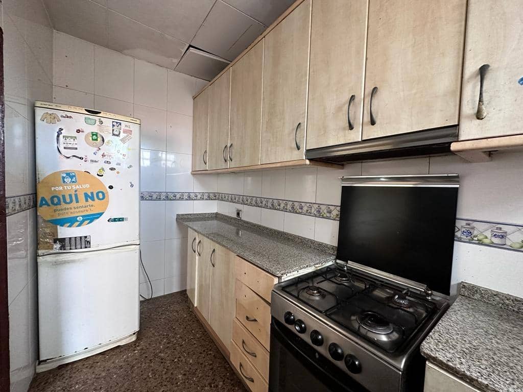 3 soverom Leilighet til salgs i L'Hospitalet de Llobregat - € 125 000 (Ref: 9908427)