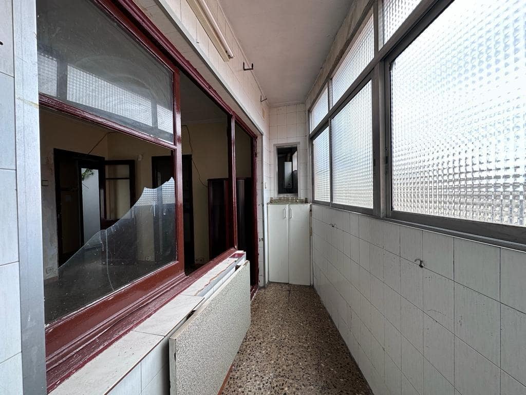 3 soverom Leilighet til salgs i L'Hospitalet de Llobregat - € 125 000 (Ref: 9908427)