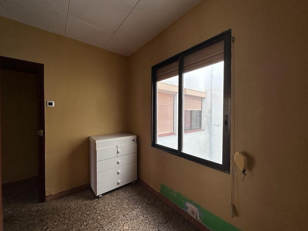 3 soverom Leilighet til salgs i L'Hospitalet de Llobregat - € 125 000 (Ref: 9908427)
