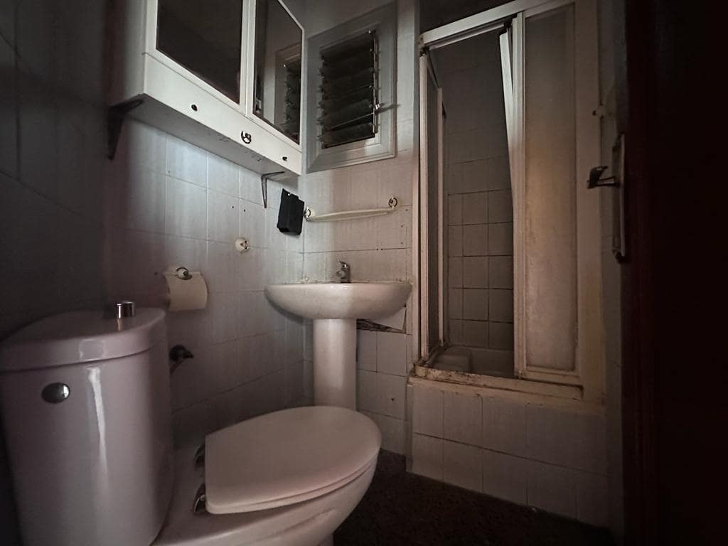 3 soverom Leilighet til salgs i L'Hospitalet de Llobregat - € 125 000 (Ref: 9908427)