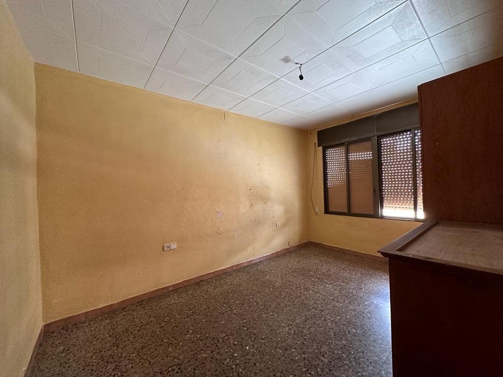 3 soverom Leilighet til salgs i L'Hospitalet de Llobregat - € 125 000 (Ref: 9908427)