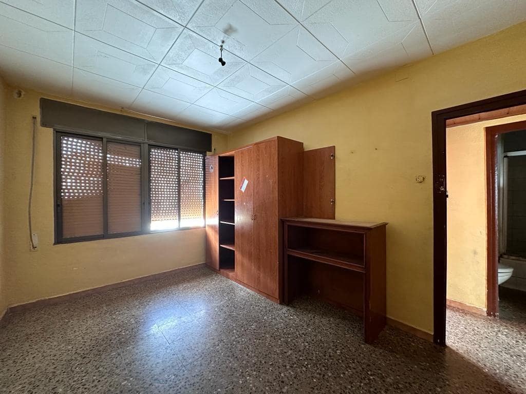 3 soverom Leilighet til salgs i L'Hospitalet de Llobregat - € 125 000 (Ref: 9908427)