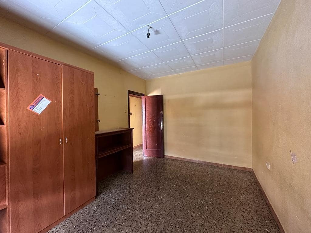 3 soverom Leilighet til salgs i L'Hospitalet de Llobregat - € 125 000 (Ref: 9908427)