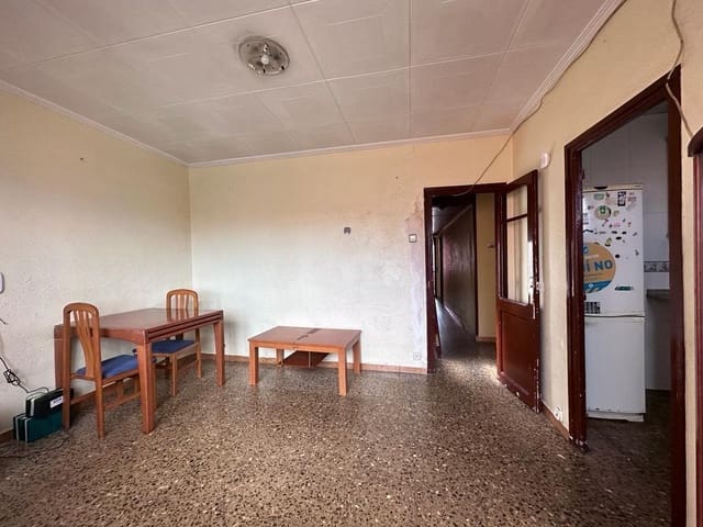 Piso de 3 habitaciones en L'Hospitalet de Llobregat en venta - 125.000 € (Ref: 9908427)