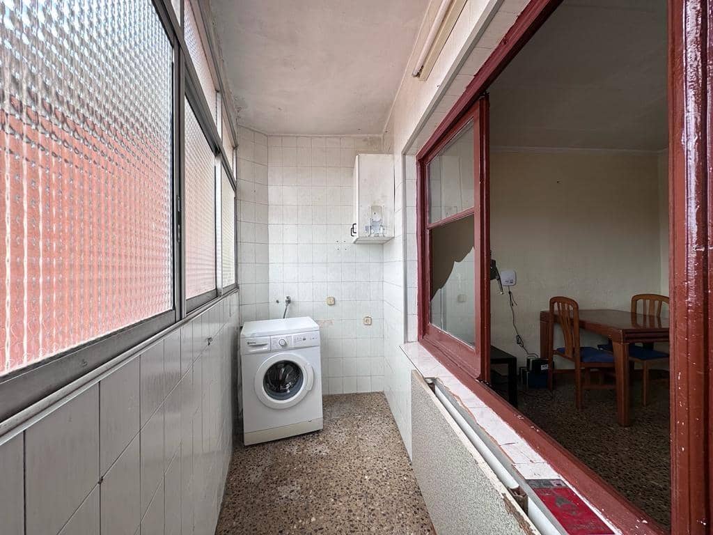 3 soverom Leilighet til salgs i L'Hospitalet de Llobregat - € 125 000 (Ref: 9908427)