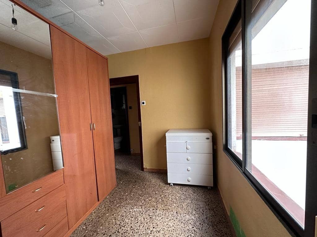 3 soverom Leilighet til salgs i L'Hospitalet de Llobregat - € 125 000 (Ref: 9908427)