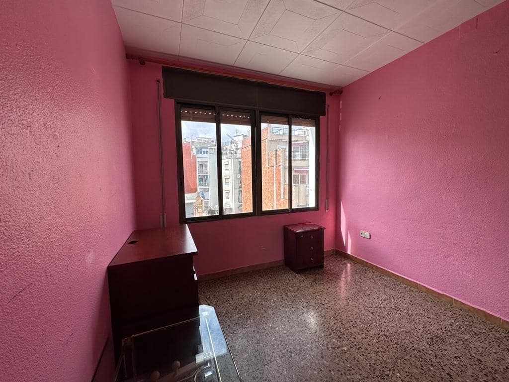 3 soverom Leilighet til salgs i L'Hospitalet de Llobregat - € 125 000 (Ref: 9908427)