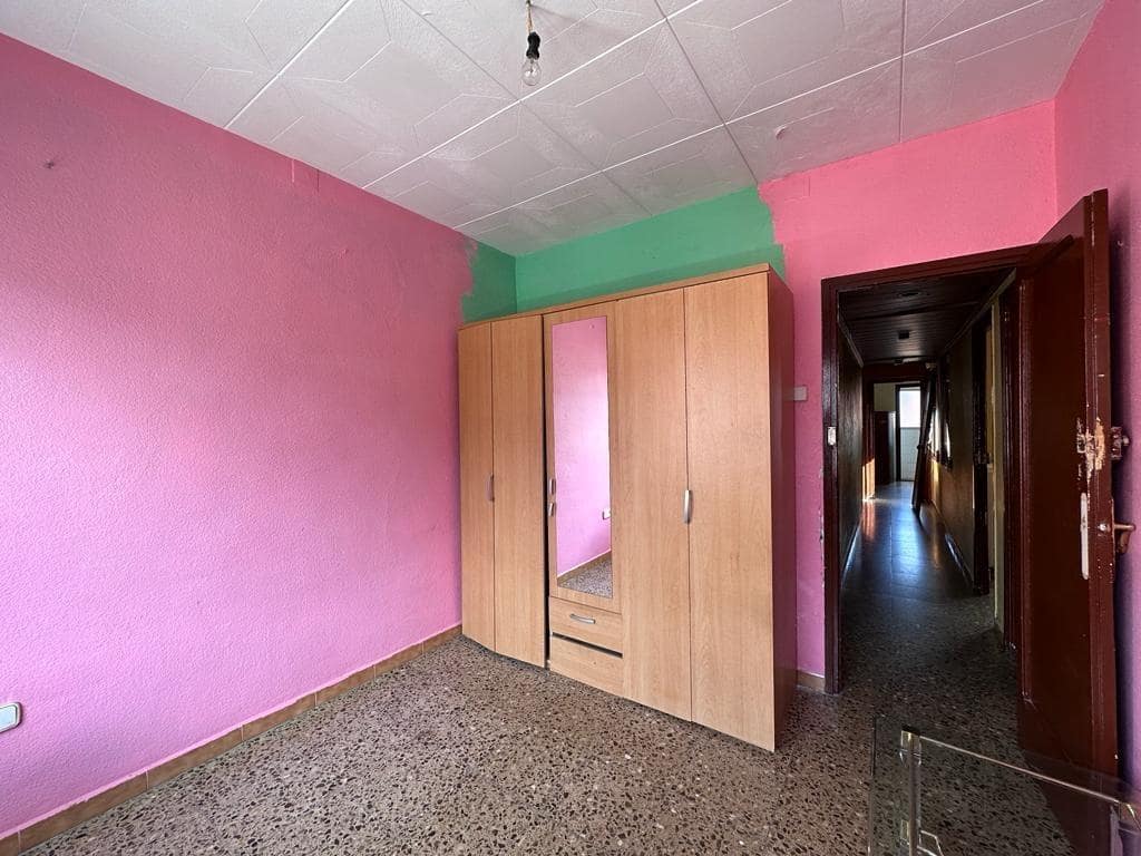 3 soverom Leilighet til salgs i L'Hospitalet de Llobregat - € 125 000 (Ref: 9908427)