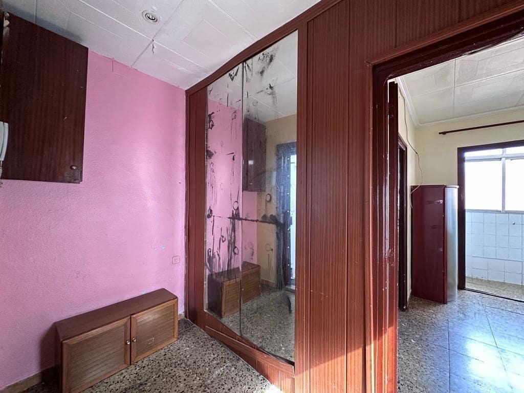 3 soverom Leilighet til salgs i L'Hospitalet de Llobregat - € 125 000 (Ref: 9908427)