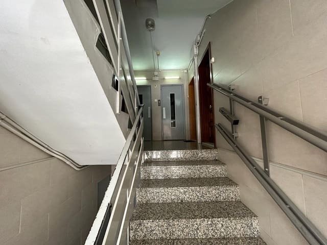 3 soveværelse Lejlighed til salg i Sabadell - € 89.000 (Ref: 9908428)