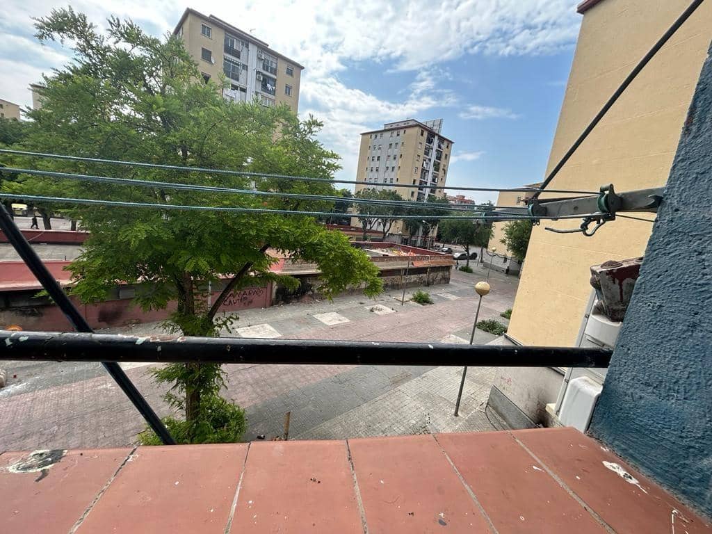 Piso de 3 habitaciones en Badalona en venta - 58.500 € (Ref: 9908431)