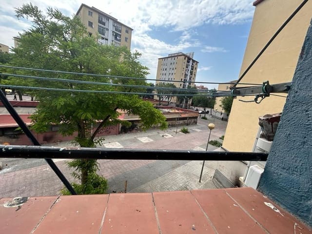 Piso de 3 habitaciones en Badalona en venta - 58.500 € (Ref: 9908431)