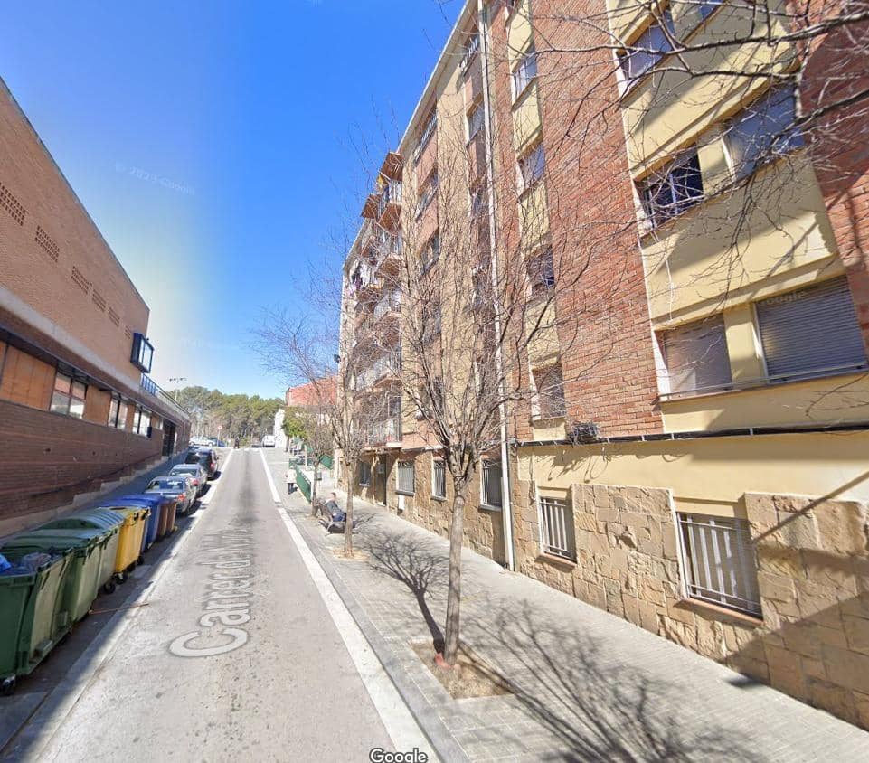 4 Zimmer Wohnung zu verkaufen in Terrassa - 100.000 € (Ref: 9908435)