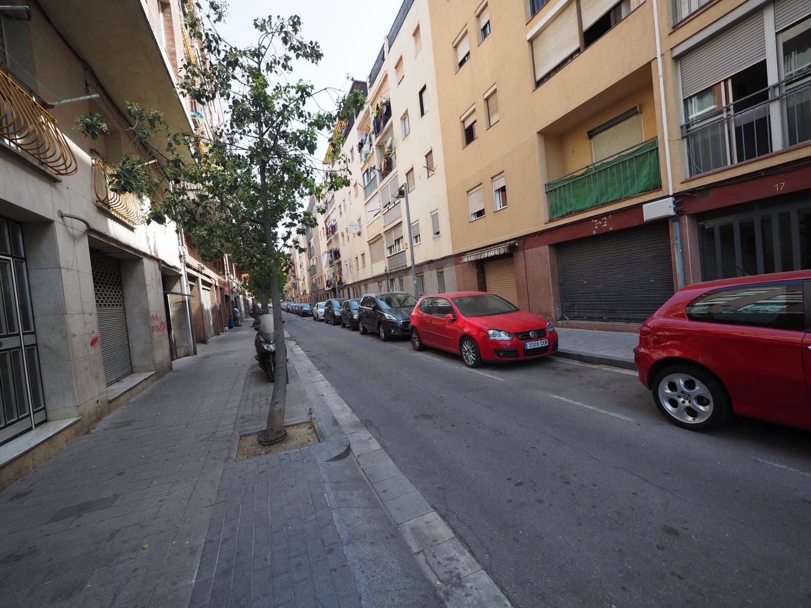 3 slaapkamer Flat te koop in Montcada i Reixac - € 73.500 (Ref: 9908436)
